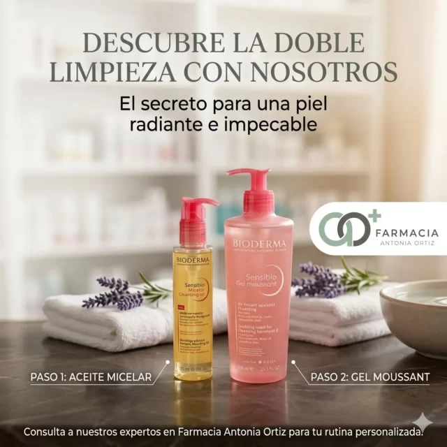 ​¿Sabías que un solo paso no siempre es suficiente para limpiar tu piel en profundidad? ✨

​En Farmacia Antonia Ortiz somos fans de la Doble Limpieza, el secreto mejor guardado de las rutinas coreanas para una piel impecable. Te enseñamos cómo hacerlo con este dúo infalible de @bioderma_es:

​1️⃣ PASO 1: Aceite Micelar. Ideal para disolver el maquillaje (¡incluso el waterproof!), el protector solar y el exceso de sebo. Se aplica en seco y se retira con agua. 🧴

2️⃣ PASO 2: Gel Moussant. El toque final para eliminar restos de sudor, polución y células muertas, dejando la piel fresca y calmada. 🧼

​¿El resultado? Una piel que respira, más luminosa y lista para absorber mejor tus tratamientos.

​💬 ¿Ya practicas la doble limpieza o te da un poco de pereza? ¡Te leemos en comentarios! 

#SkincareTips #DobleLimpieza #Bioderma #Sensibio