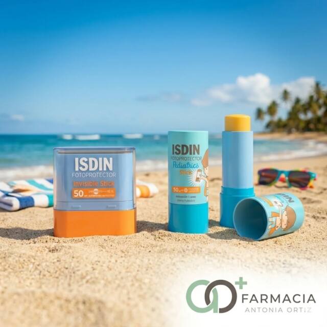 ​☀️ ¡Protección en stick: cómoda, rápida y 
sin manchas! ☀️

​Llega el buen tiempo y con él, la necesidad de proteger nuestra piel (¡y la de los más pequeños!) en cualquier momento y lugar. En Farmacia Antonia Ortiz te traemos la solución más práctica de ISDIN: sus fotoprotectores en formato Stick SPF 50.

​¿Por qué se van a convertir en tus favoritos este verano?

*​Invisible Stick: Ideal para adultos. No deja residuo blanco, ni sensación grasosa. Es perfecto para zonas sensibles (labios, nariz, pómulos) o para reaplicar sobre el maquillaje sin arruinarlo.

*​Pediatrics Stick: Diseñado especialmente para la piel de los niños. Es muy resistente al agua, a la fricción y se aplica en segundos (¡ideal para cuando no se quedan quietos!).

​Formato To-Go: Su tamaño compacto cabe en cualquier bolso, mochila o neceser de playa. ¡Ya no hay excusas para no reaplicar el protector cada 2 horas!
​Protege tu salud cutánea con la máxima comodidad. 🏖️✨

​👇 ¿Cuál necesitas para tus próximas escapadas? Te asesoramos en comentarios o directamente en nuestra farmacia.

​#FarmaciaAntoniaOrtiz #ISDIN #ProteccionSolar #StickSolar #Skincare